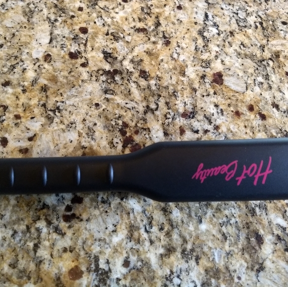 Hot Beauty Flat Iron - Picture 1 of 7